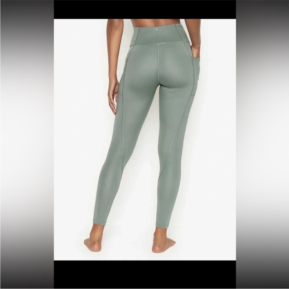 Victoria’s Secret on point flow high rise leggings